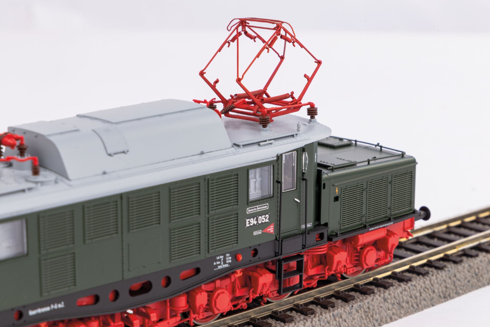 ~E-Lok/Sound BR E 94 DR III + PluX22 Dec.