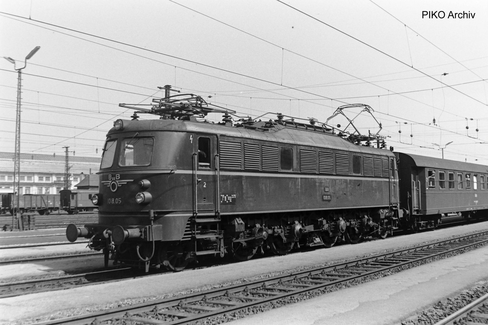 ~E-Lok/Sound Rh 1018 ÖBB  III + PluX22 Dec.