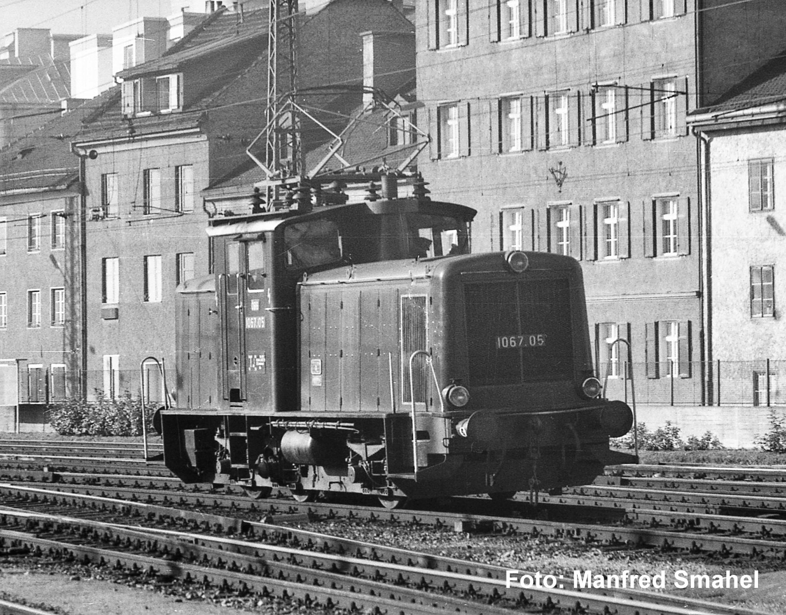 ~E-Lok/Sound Rh 1067 grün ÖBB III + PluX22 Dec.