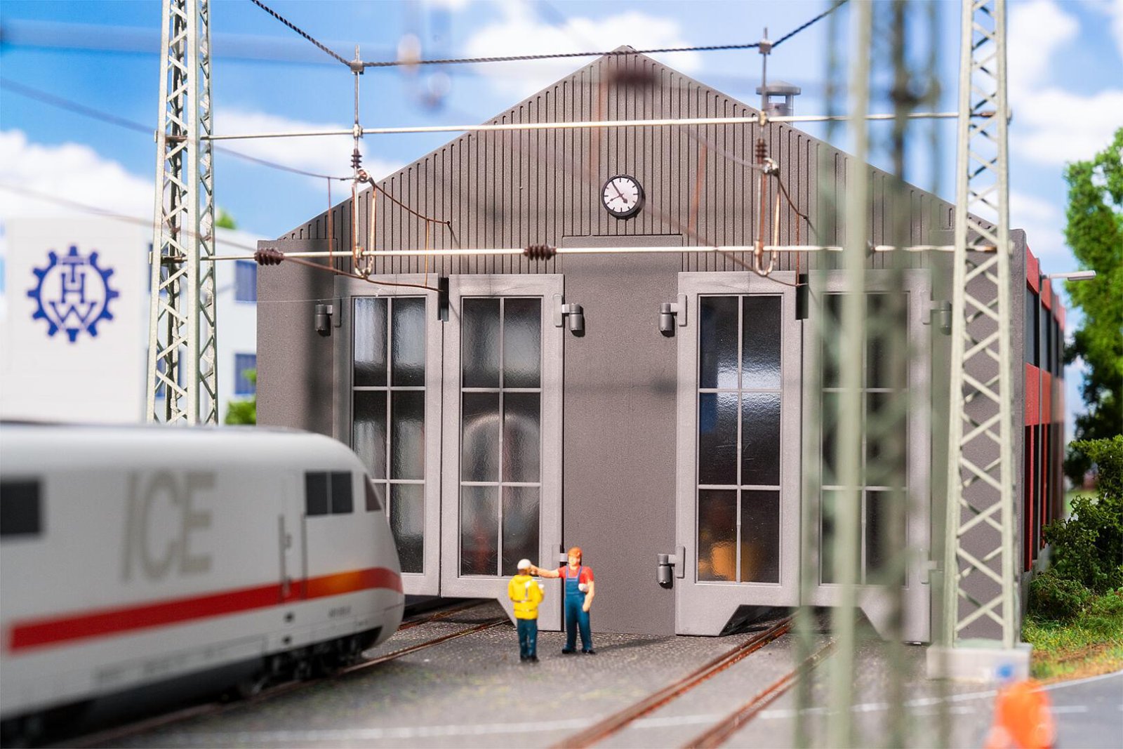 Elektrische Locomotiefloods, 2 Stopplaatsen