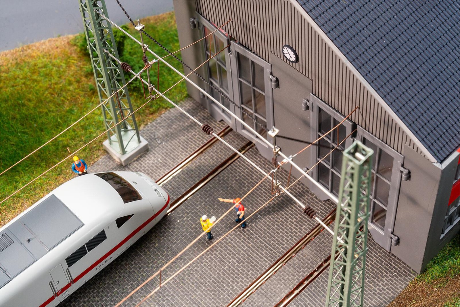Elektrische Locomotiefloods, 2 Stopplaatsen