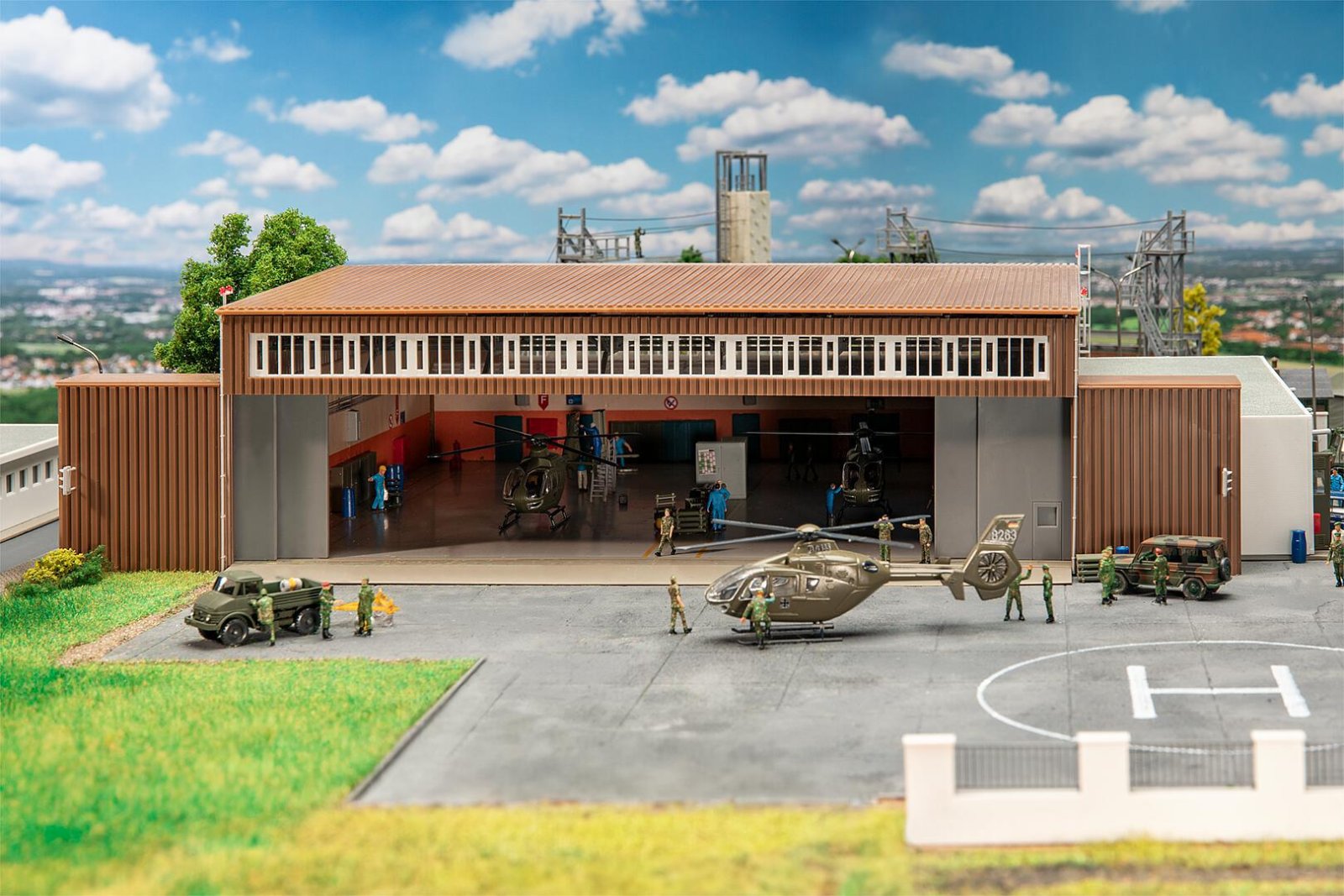 Hangar Met Helikopter