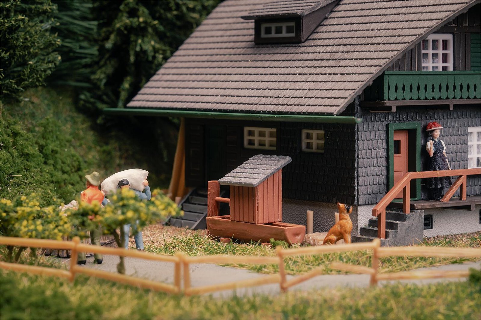 Jubiläumsmodell Schwarzwaldhaus Mit Figur