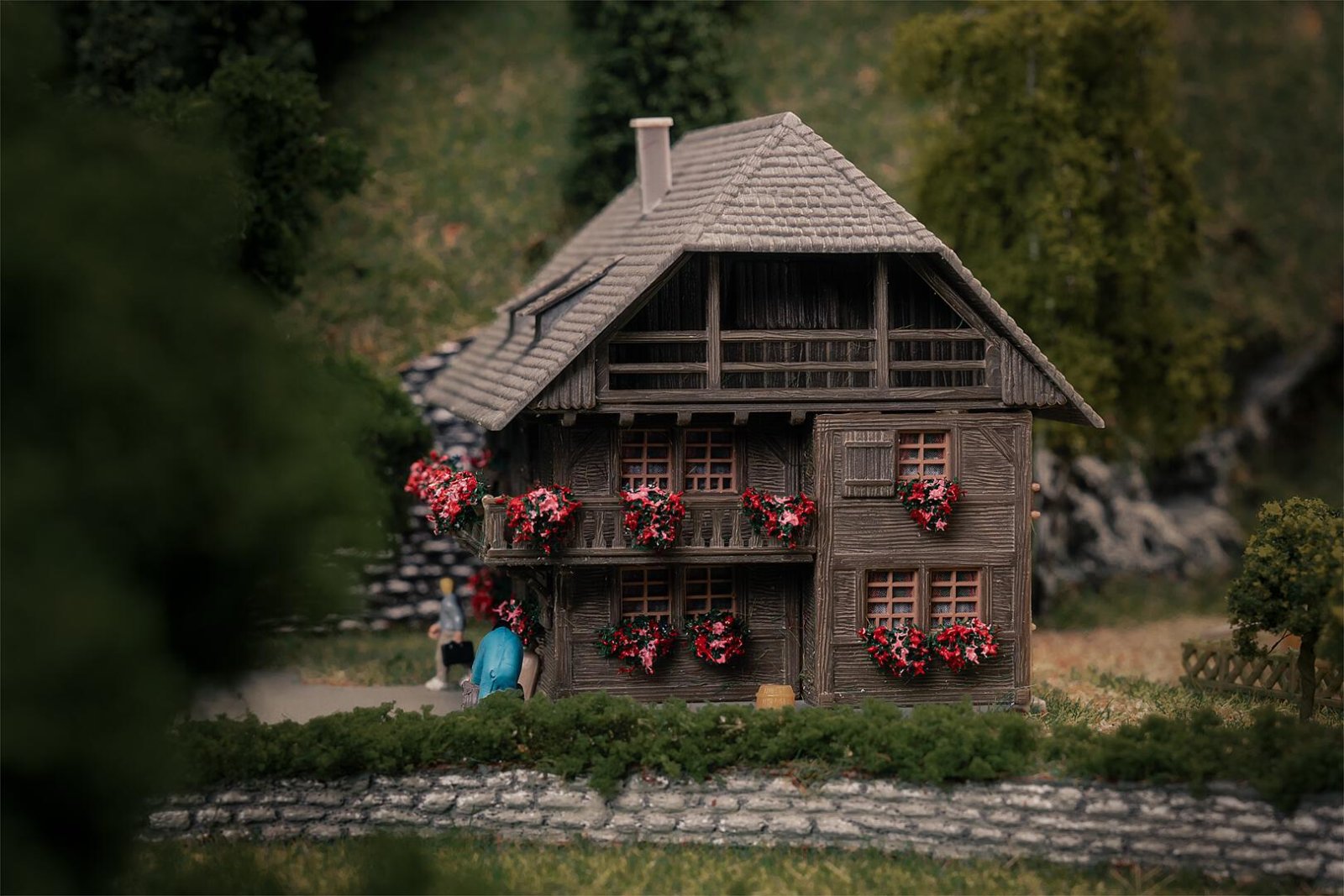 Jubiläumsmodell Uhrenmacherhäusle Mit Figur