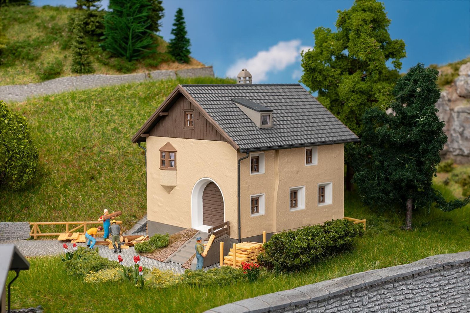Klein Huis In Stijl Van Engadin