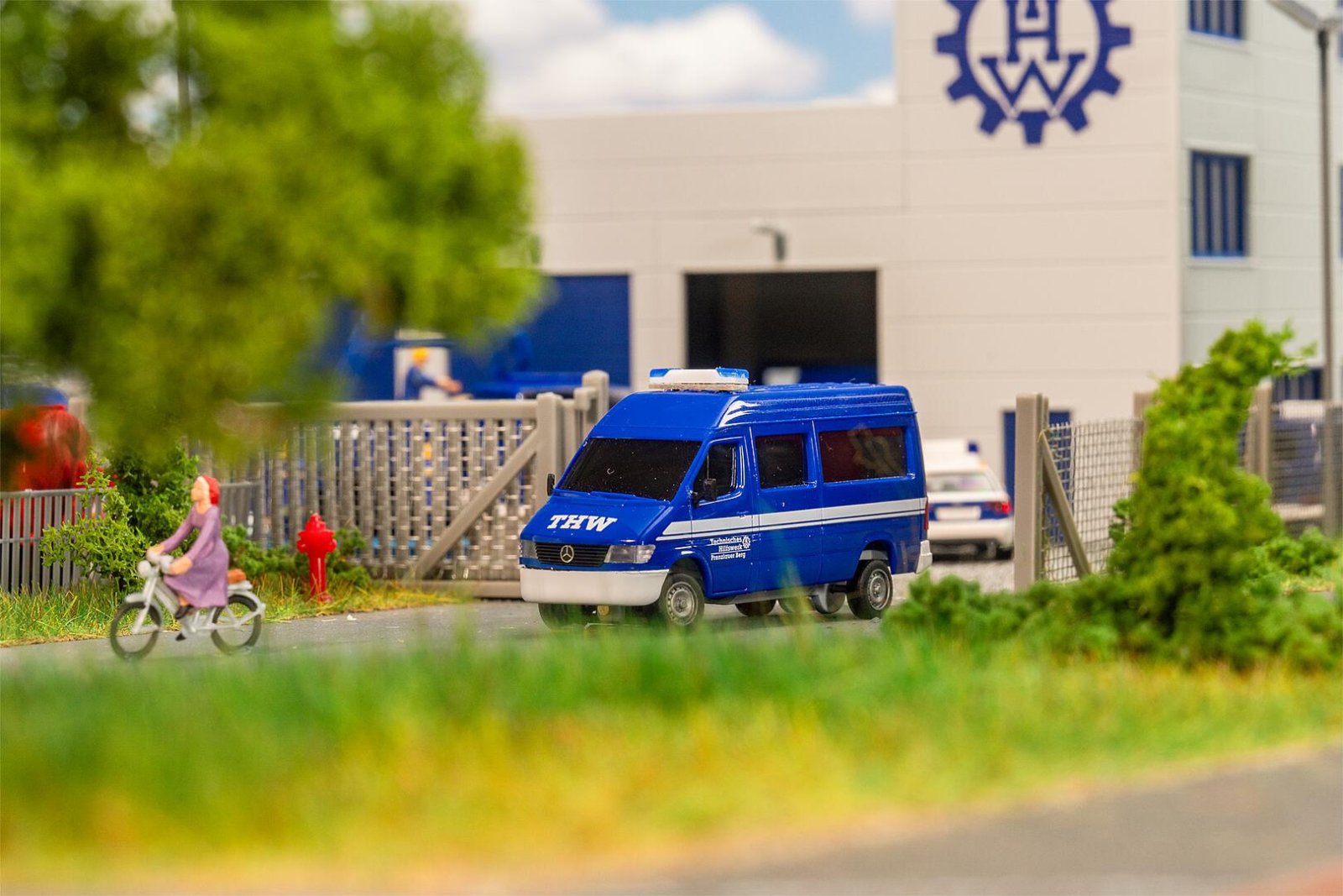 Mb Sprinter """"Thw"""" Met Blauw Licht (Herpa)