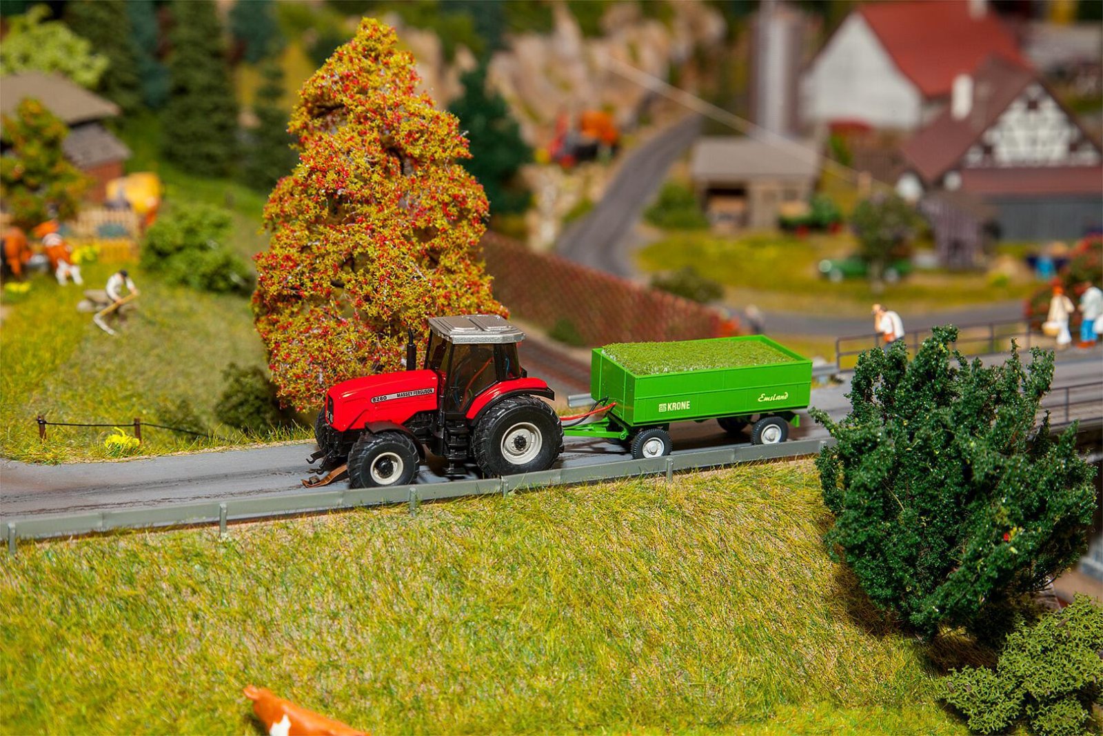 Mf Tractor Met Aanhanger Wiking