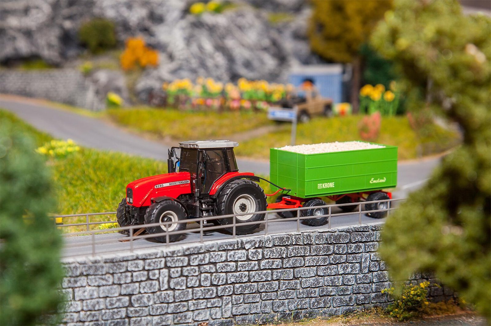 Mf Tractor Met Haksel-Aanhanger Wiking