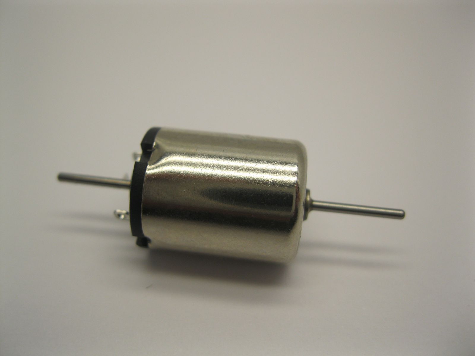 Micromotor.EU 1215D – Motor – Ø 12 × 15 mm – Dubbele as – 12 V