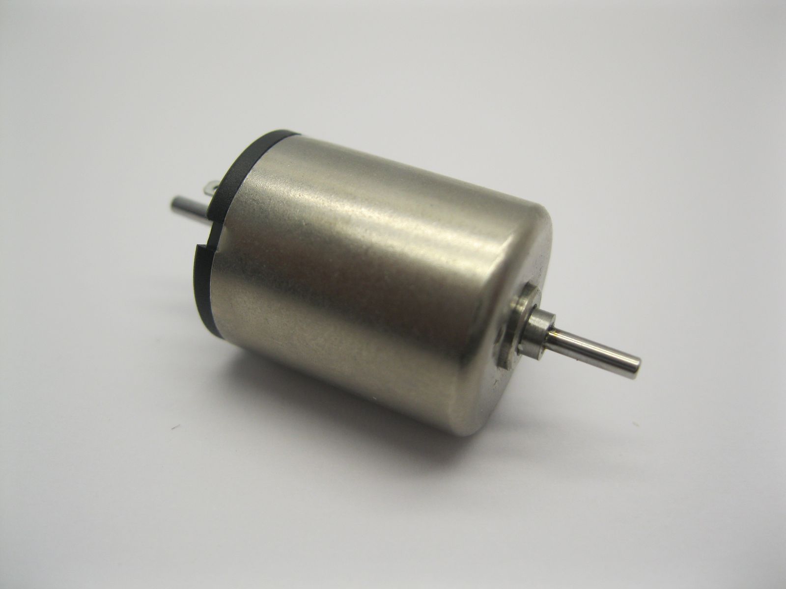 Micromotor.EU 1620D – Motor – Ø 16 × 20 mm – Dubbele as – 12 V – 15.000 tpm onbelast