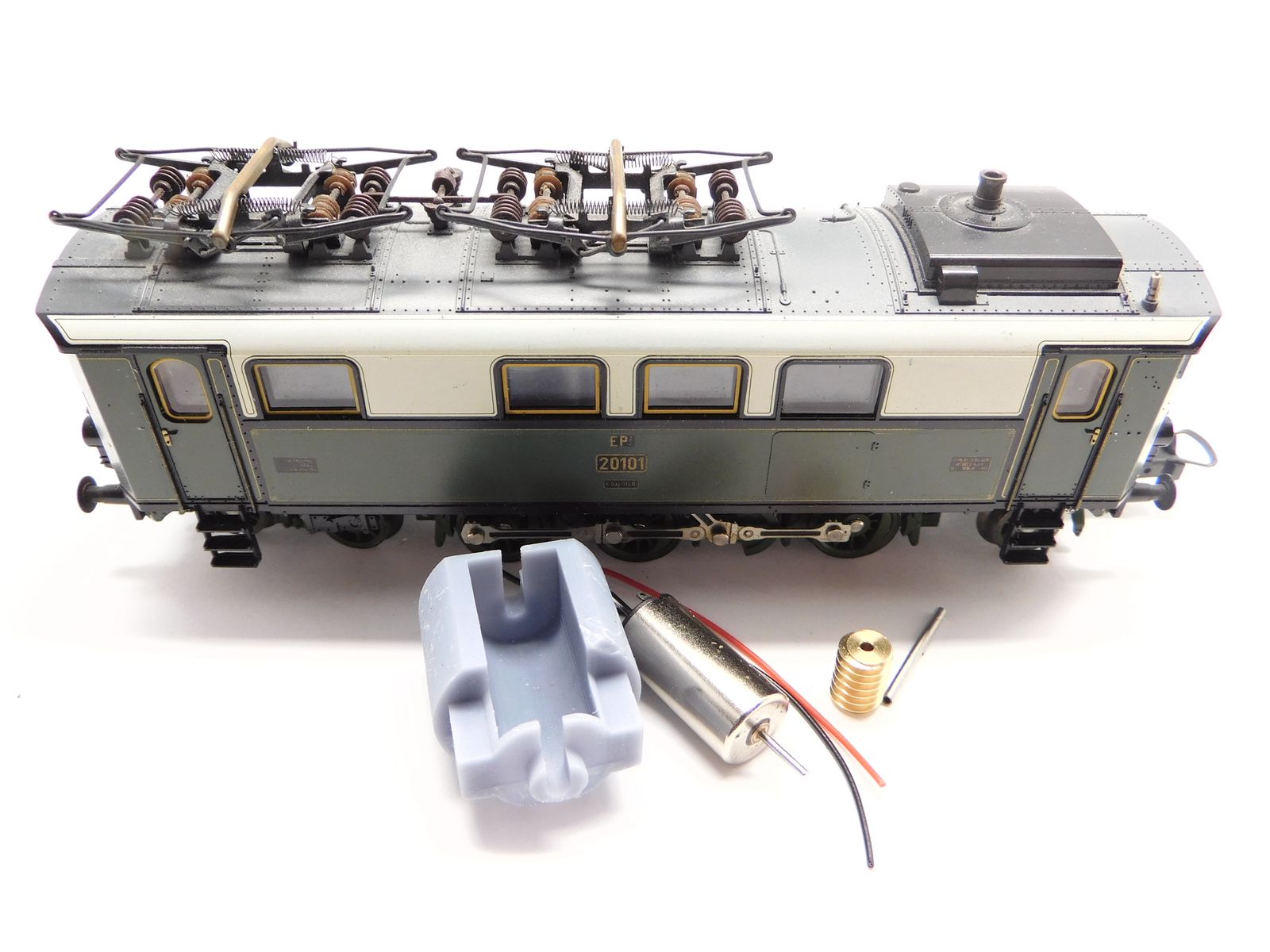 Micromotor.EU HTR009G – Ombouwmotor voor Trix E 36, EP 3/6 – Met tandwiel en wormwiel – H0