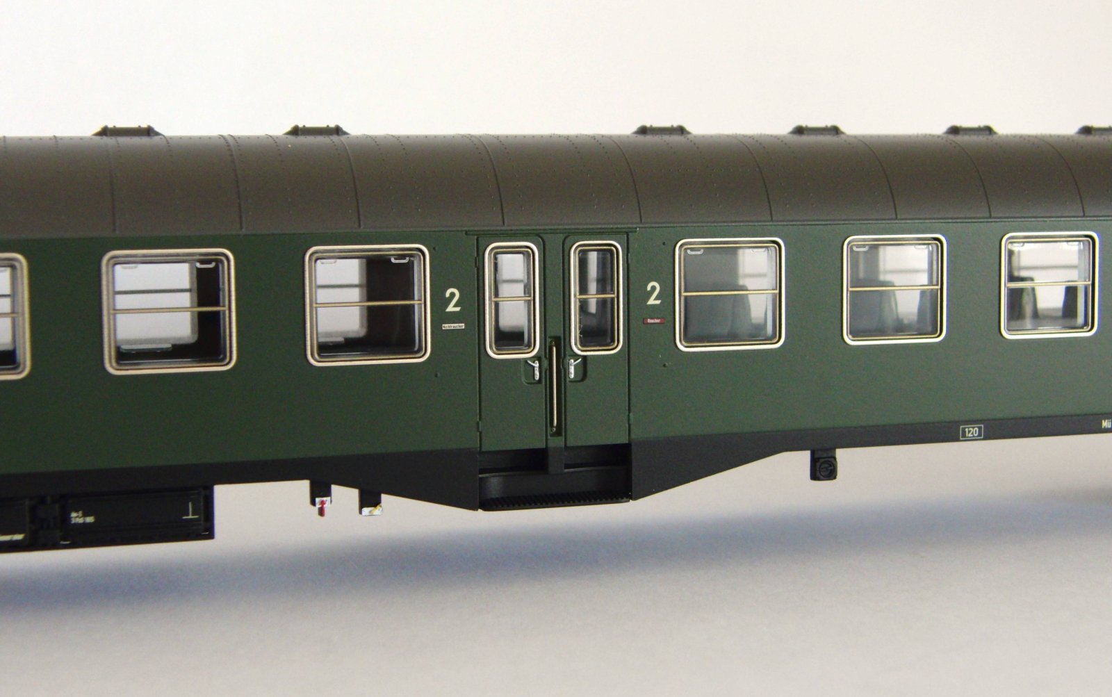 Mitteleinstiegssteuerwagen 2.Kl. Bymf DB IV