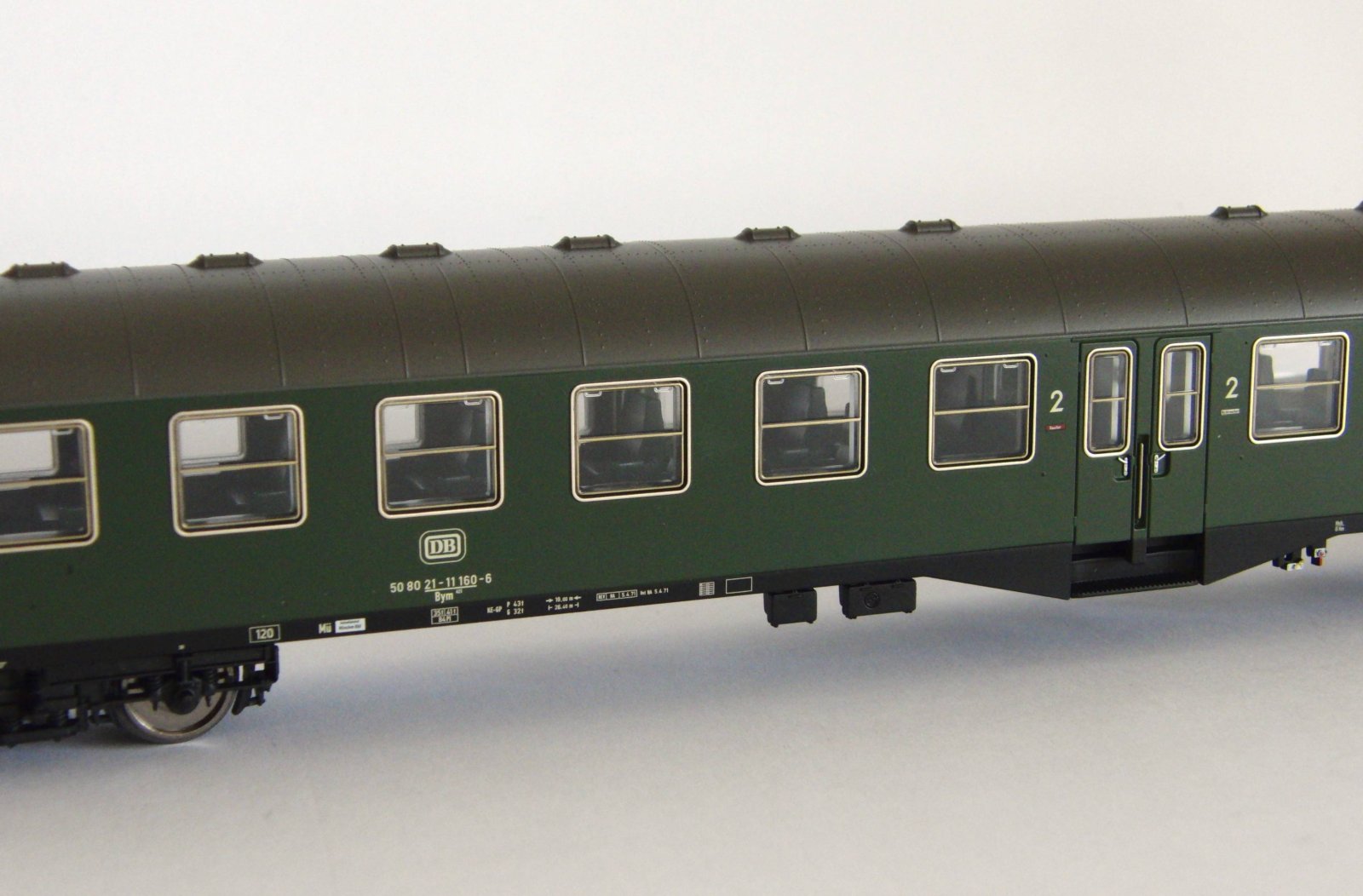 Mitteleinstiegswagen 2.Kl. Bym DB IV