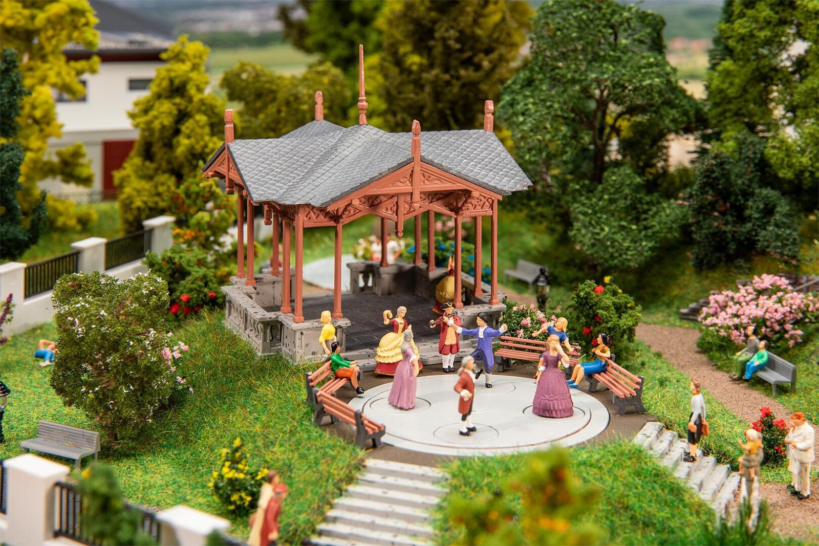 Muziekpaviljoen Met Dansende Figuren