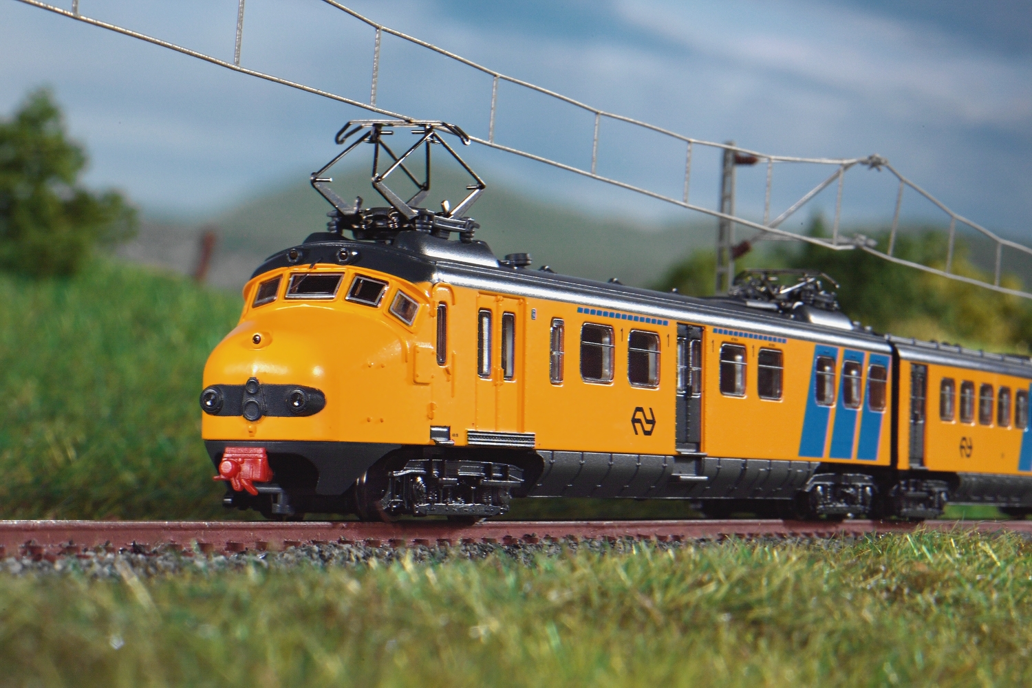N-Elektrotriebwg. Hondekop gelb drittes Spitzenl. IV-V