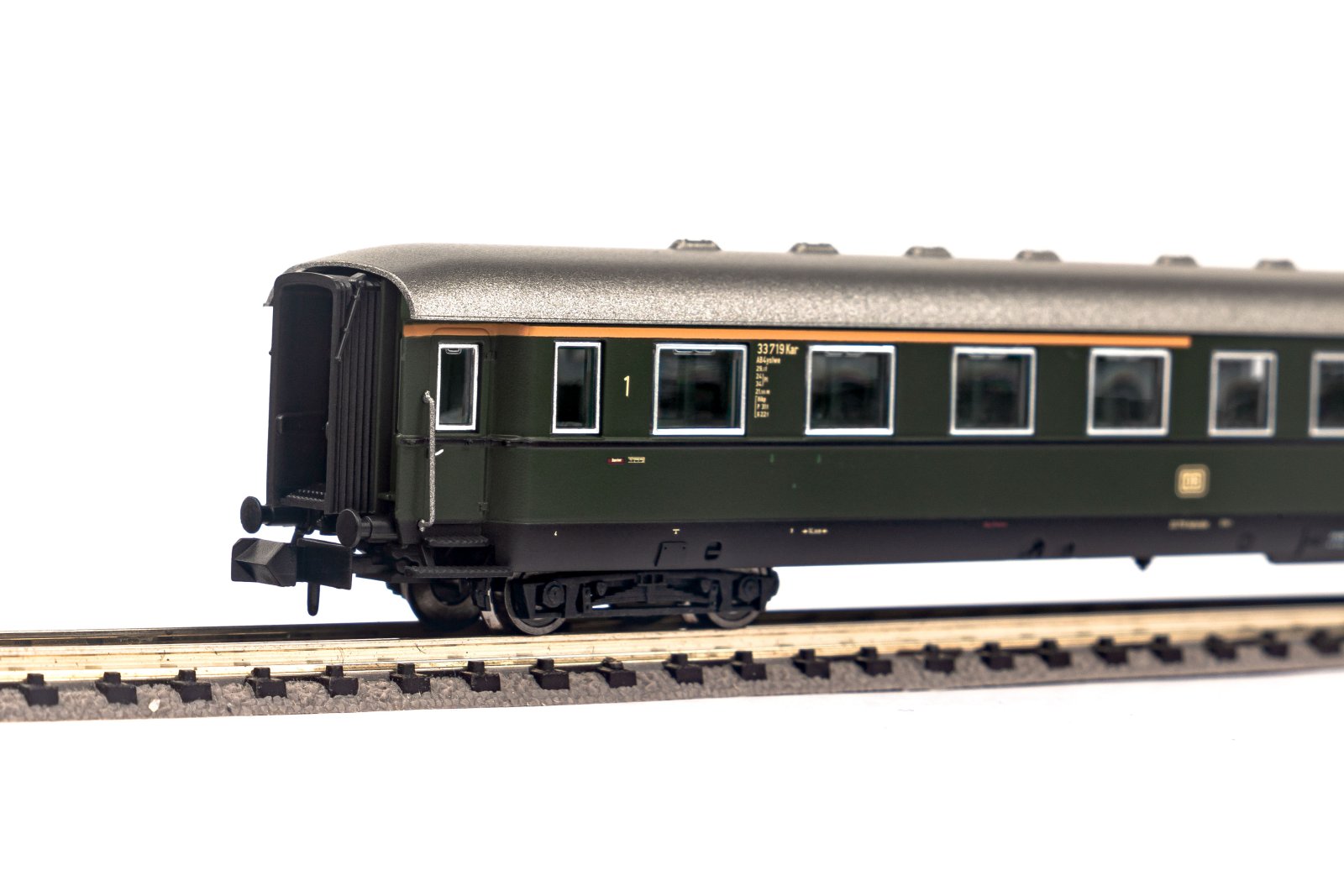 N-Schürzeneilzugwg. 1./2. Kl. DB III