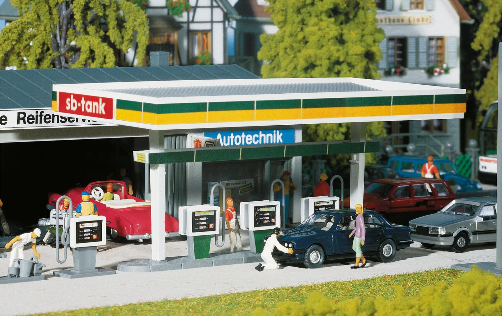 Overdekte Benzinepompen