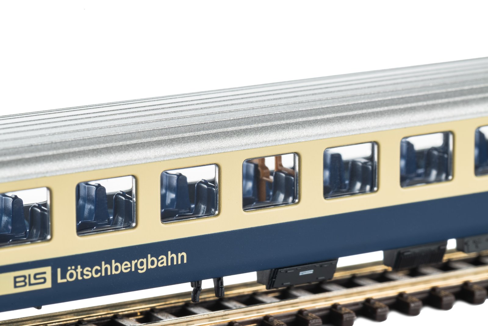 PIKO 94387 – BLS EW I personenrijtuig 2e klas met woordmerk en buitendraaideuren – Tijdperk V – N