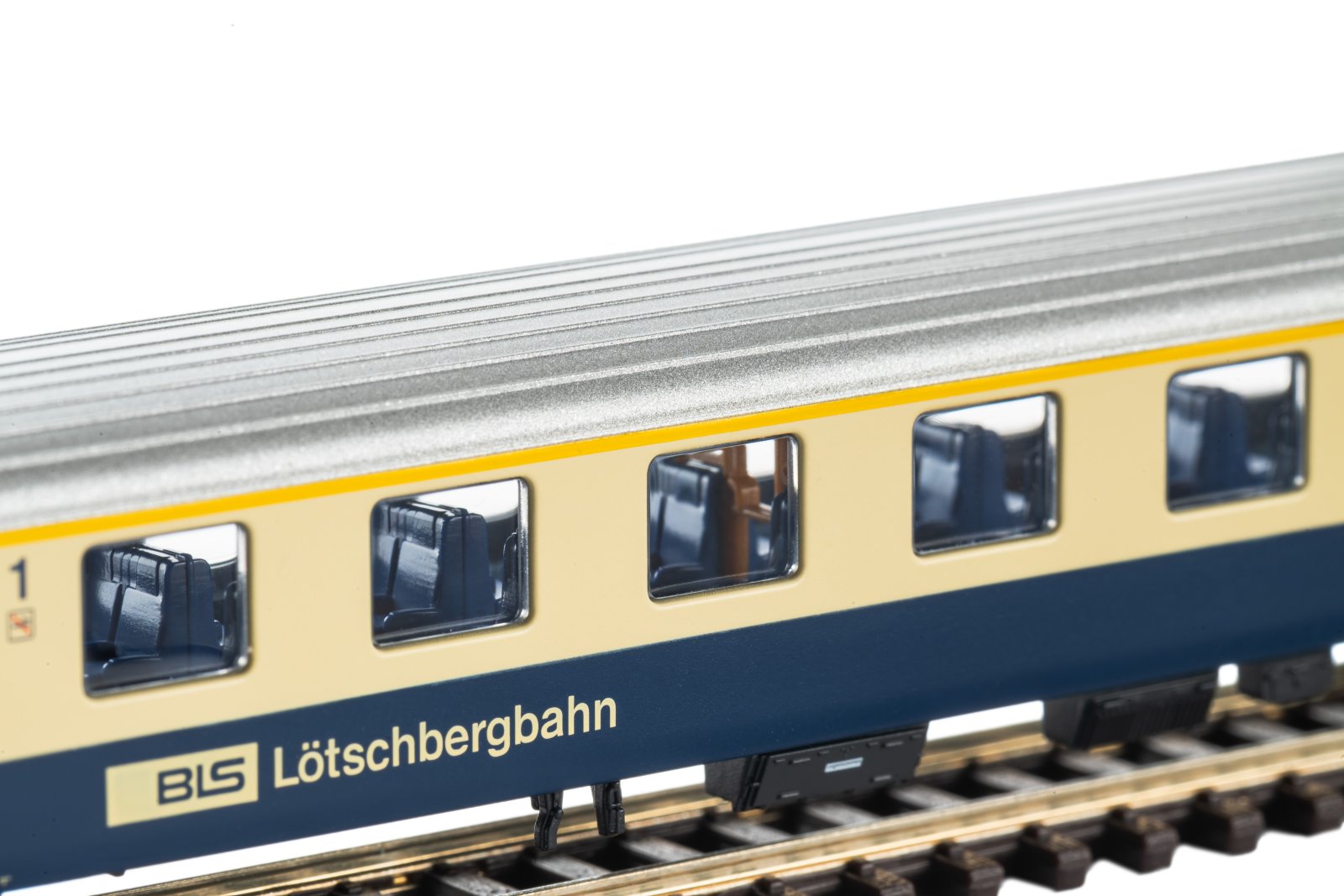 PIKO 94386 – BLS EW I 1e klas personenrijtuig met woordmerk en buitendraaideuren – Tijdperk V – N