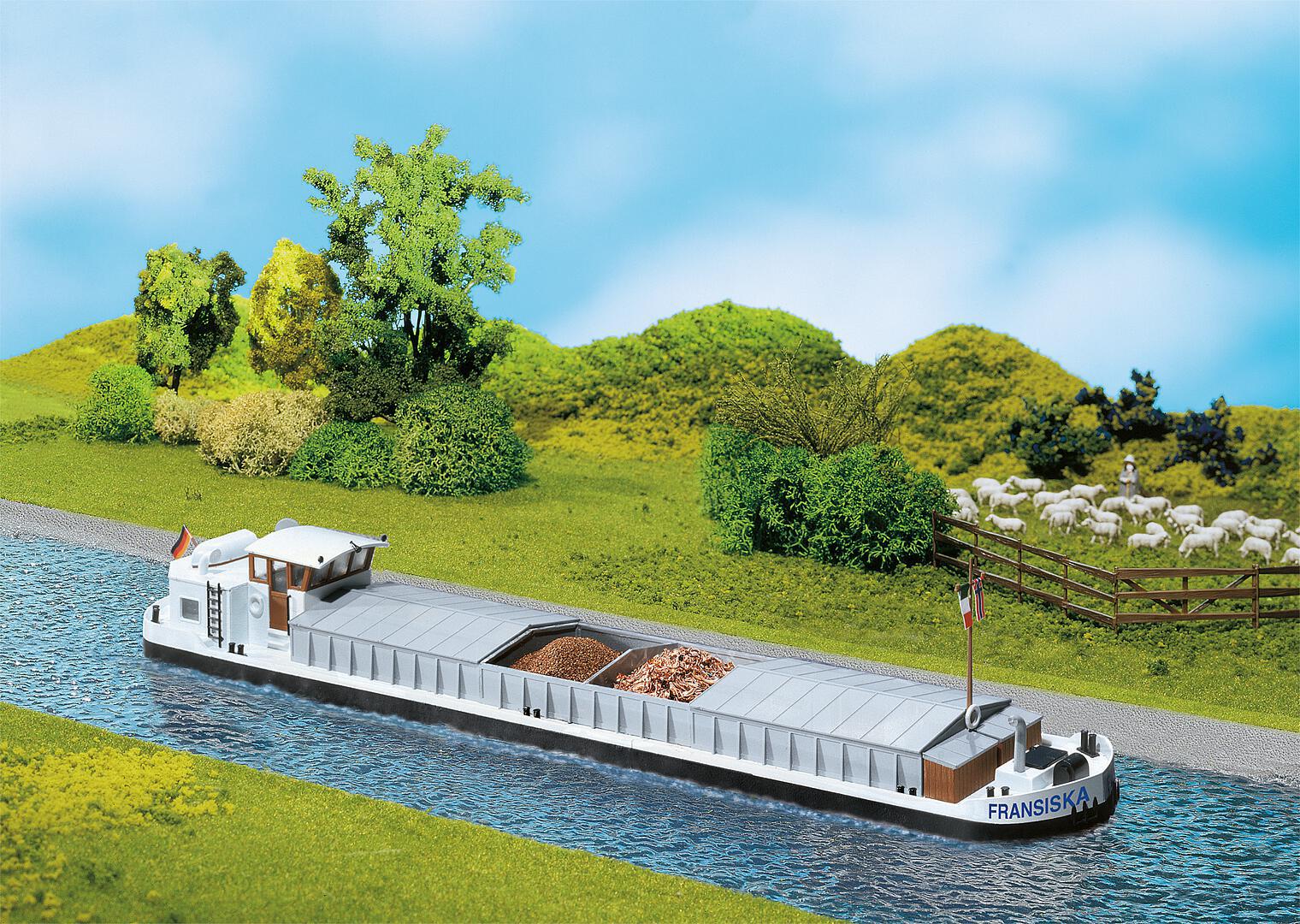 Riviervrachtschip Met Woongedeelte