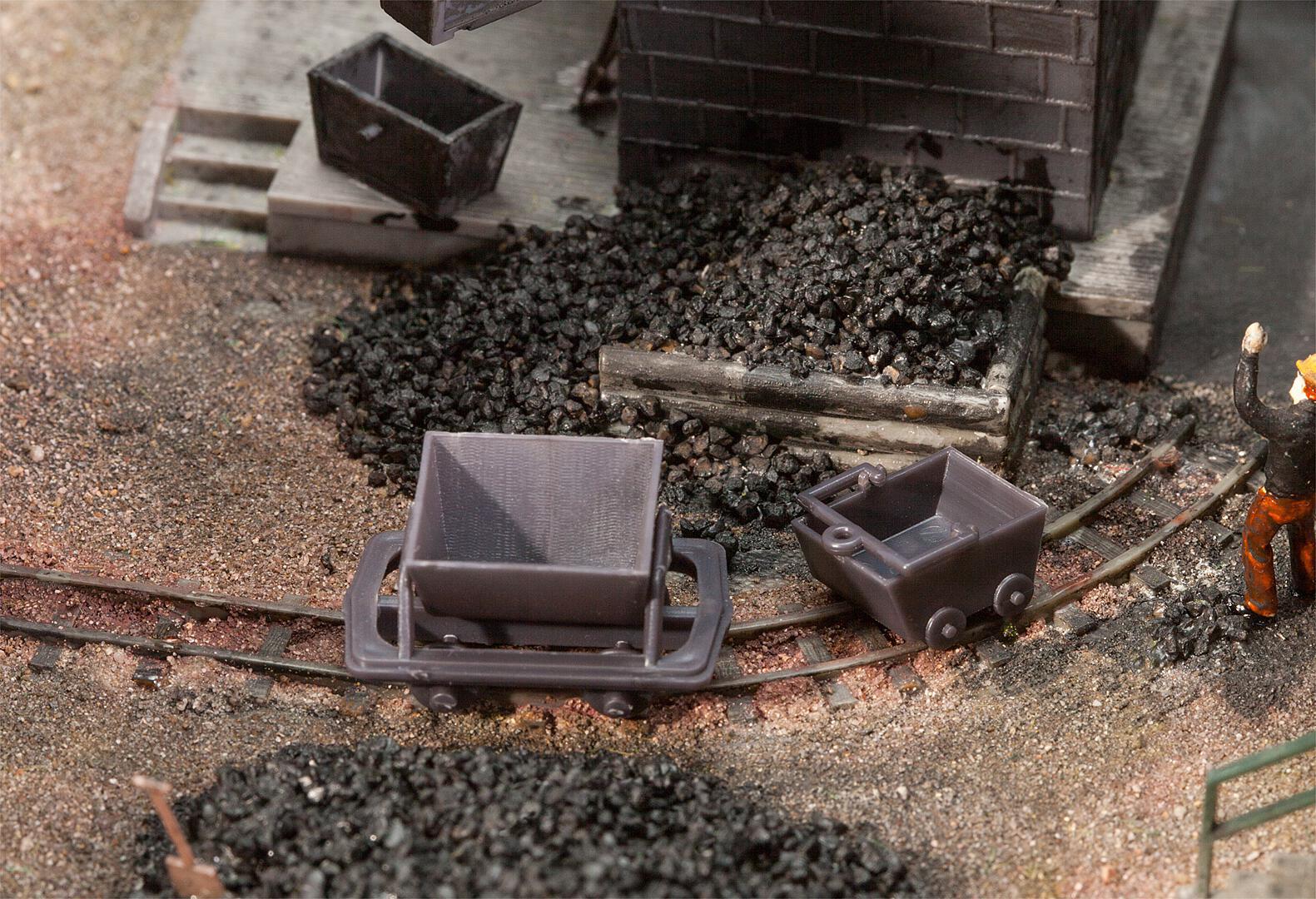 Smalspoor Bakwagens En  Kipwagens  H0E 2 Stuks