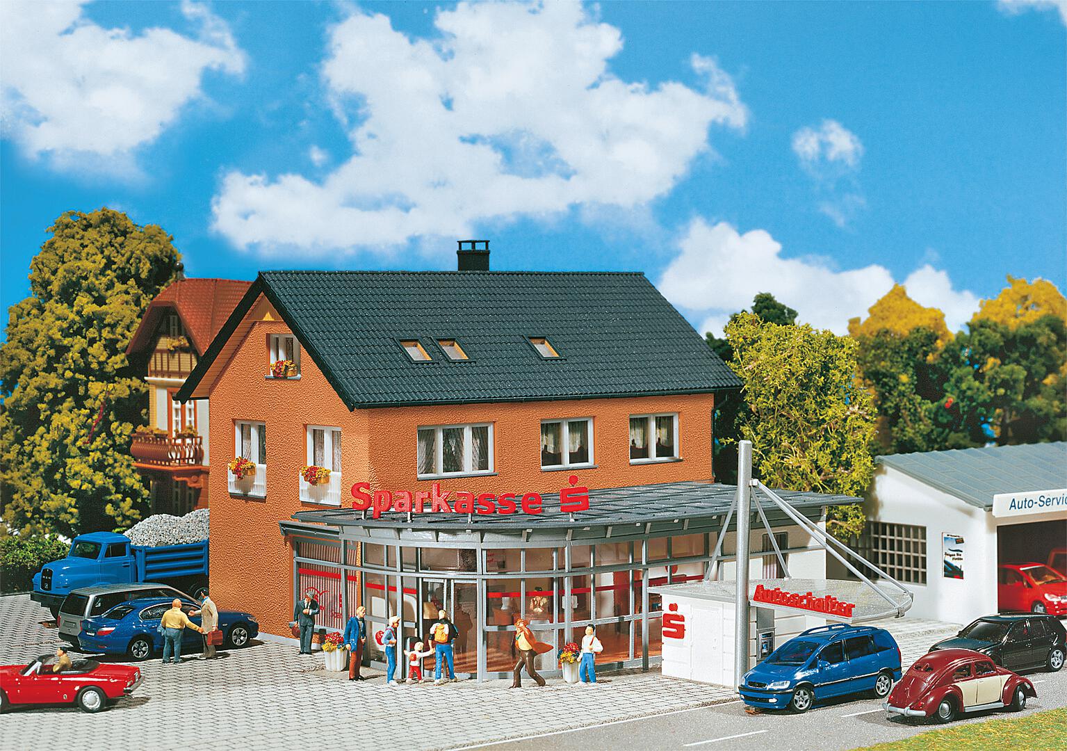 Spaarbank Met Drive-In Gof