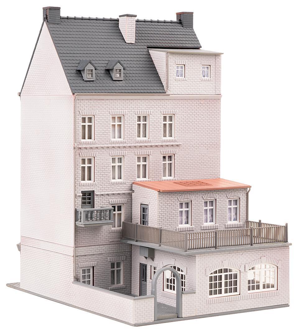 Stadshuis Met Reparatiewerkplaats