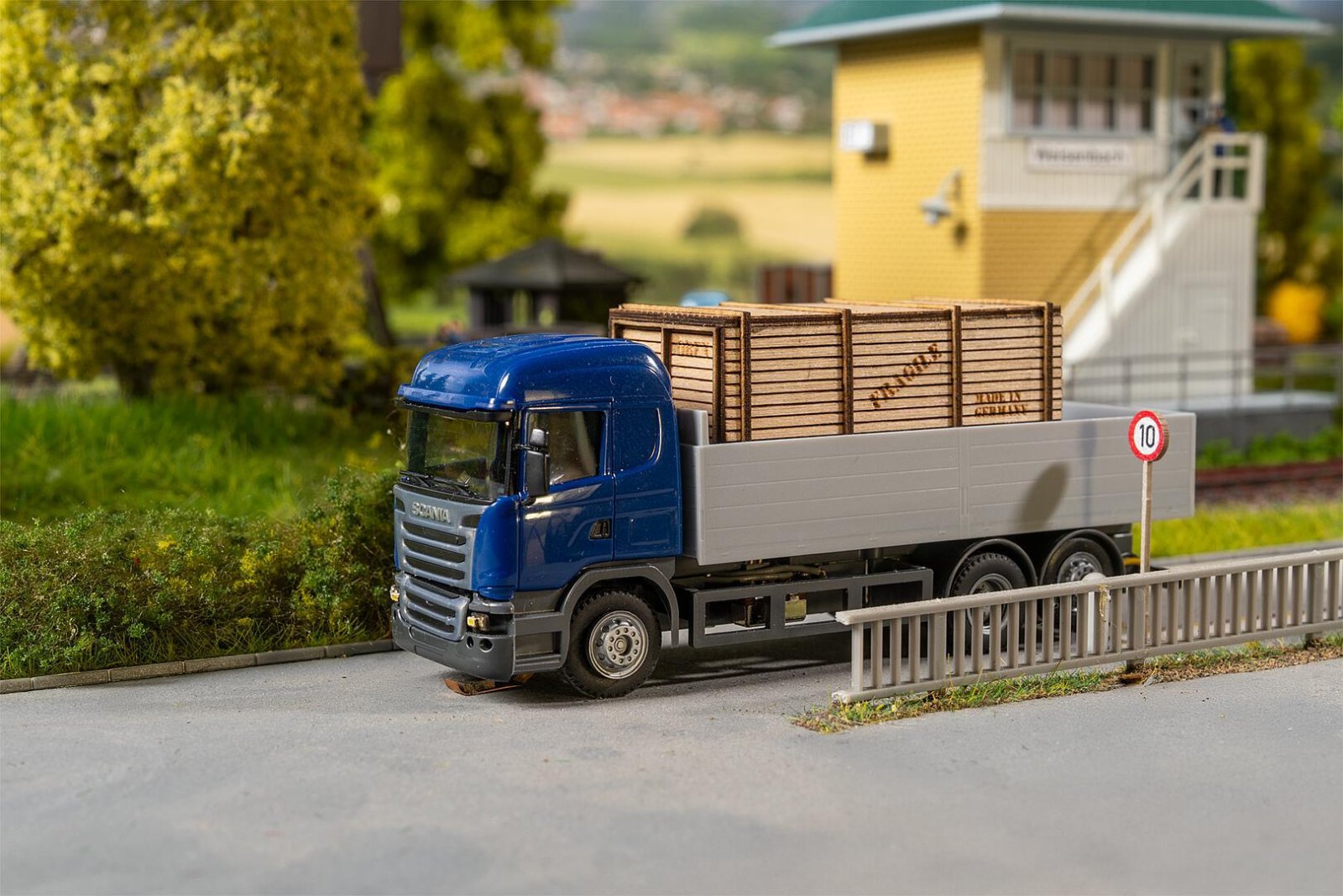 Vrachtwagen Scania R 13 Hl Laadbak Met Houten Kist