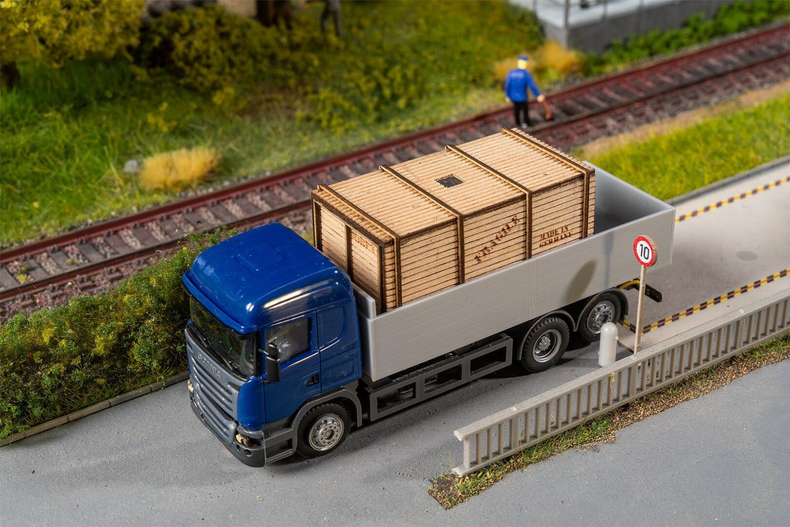 Vrachtwagen Scania R 13 Hl Laadbak Met Houten Kist