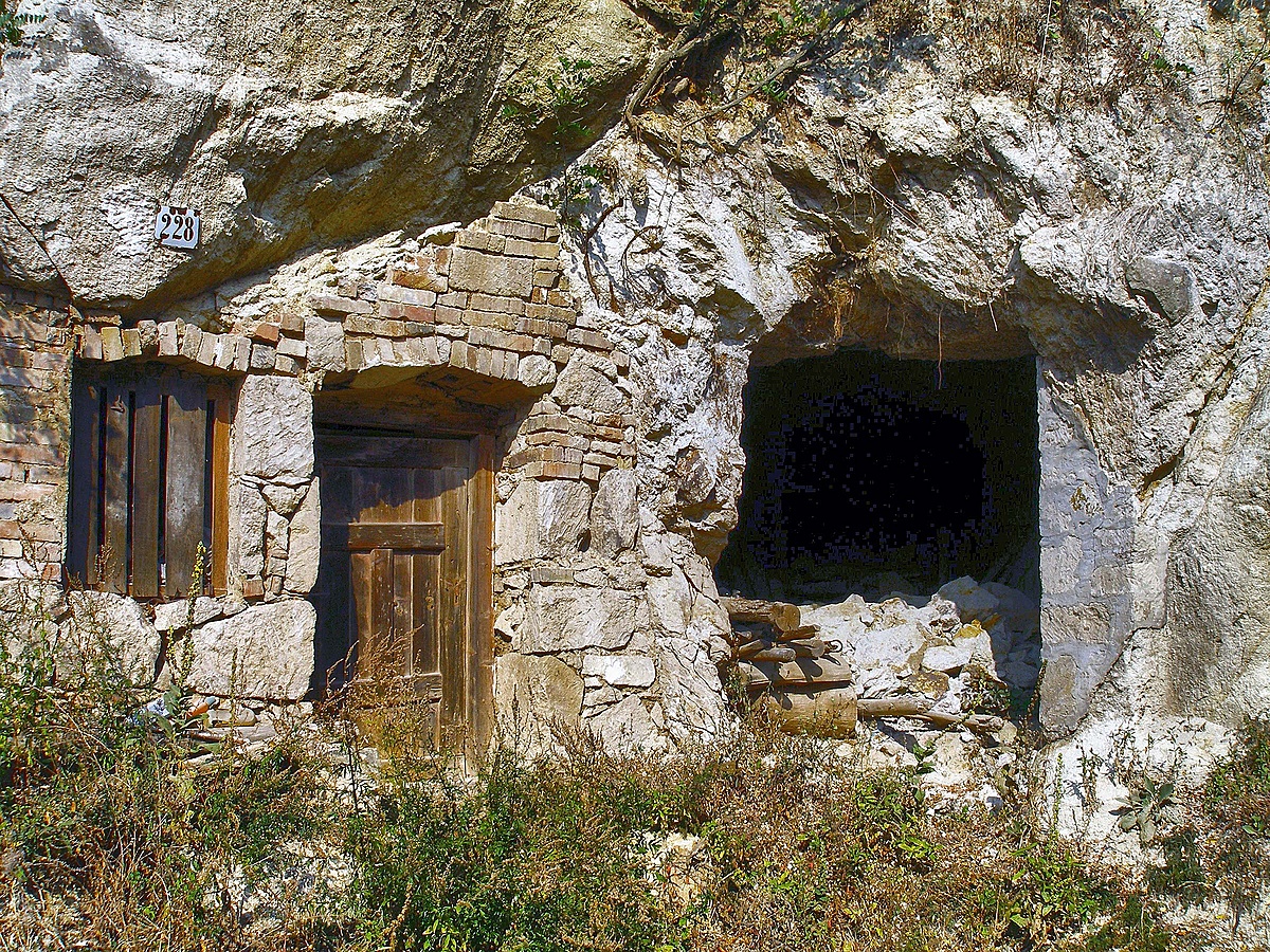 Kőbe zárt élet