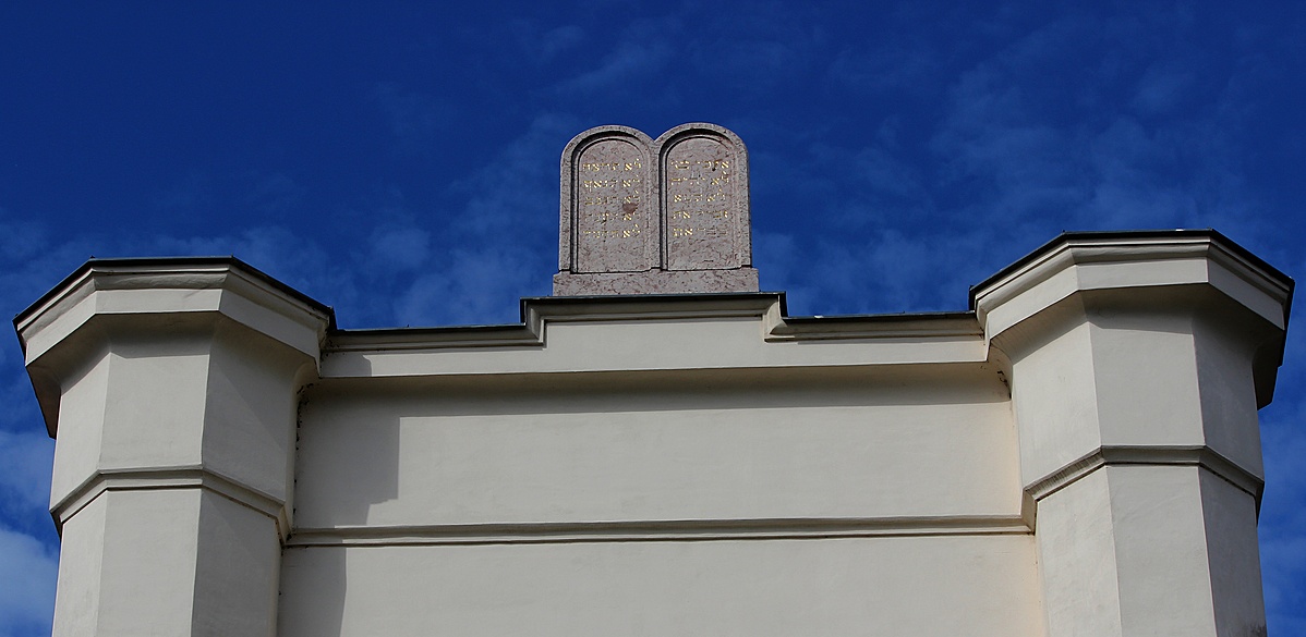 Kőbe vésve