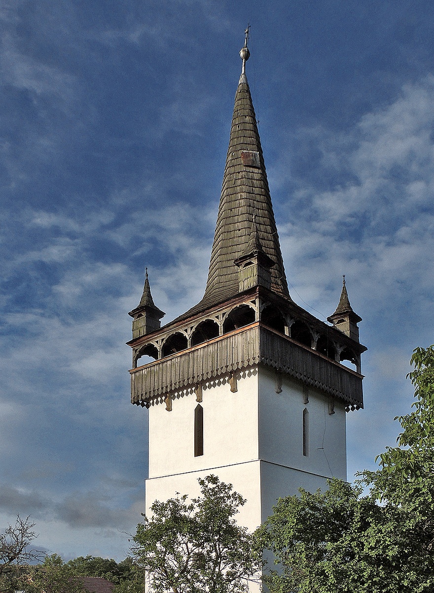 Torony, négy fiatoronnyal