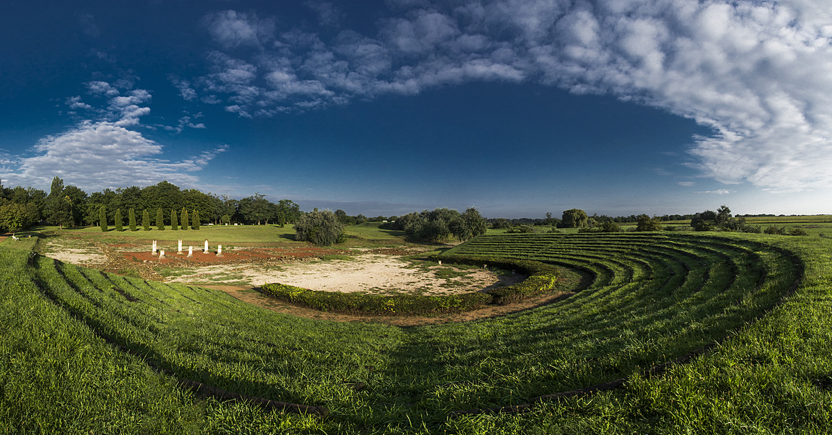 Felhőboltozat alatt - nagylátószögű panoráma