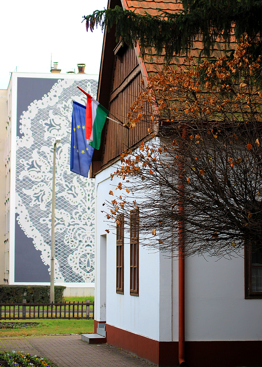 Még a betonházakon is csipke terem