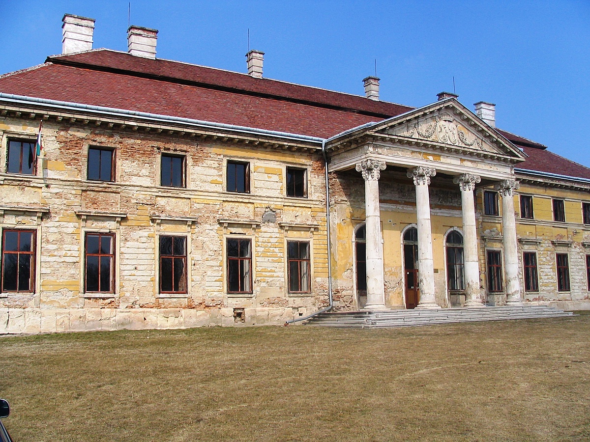 Felújításra várva