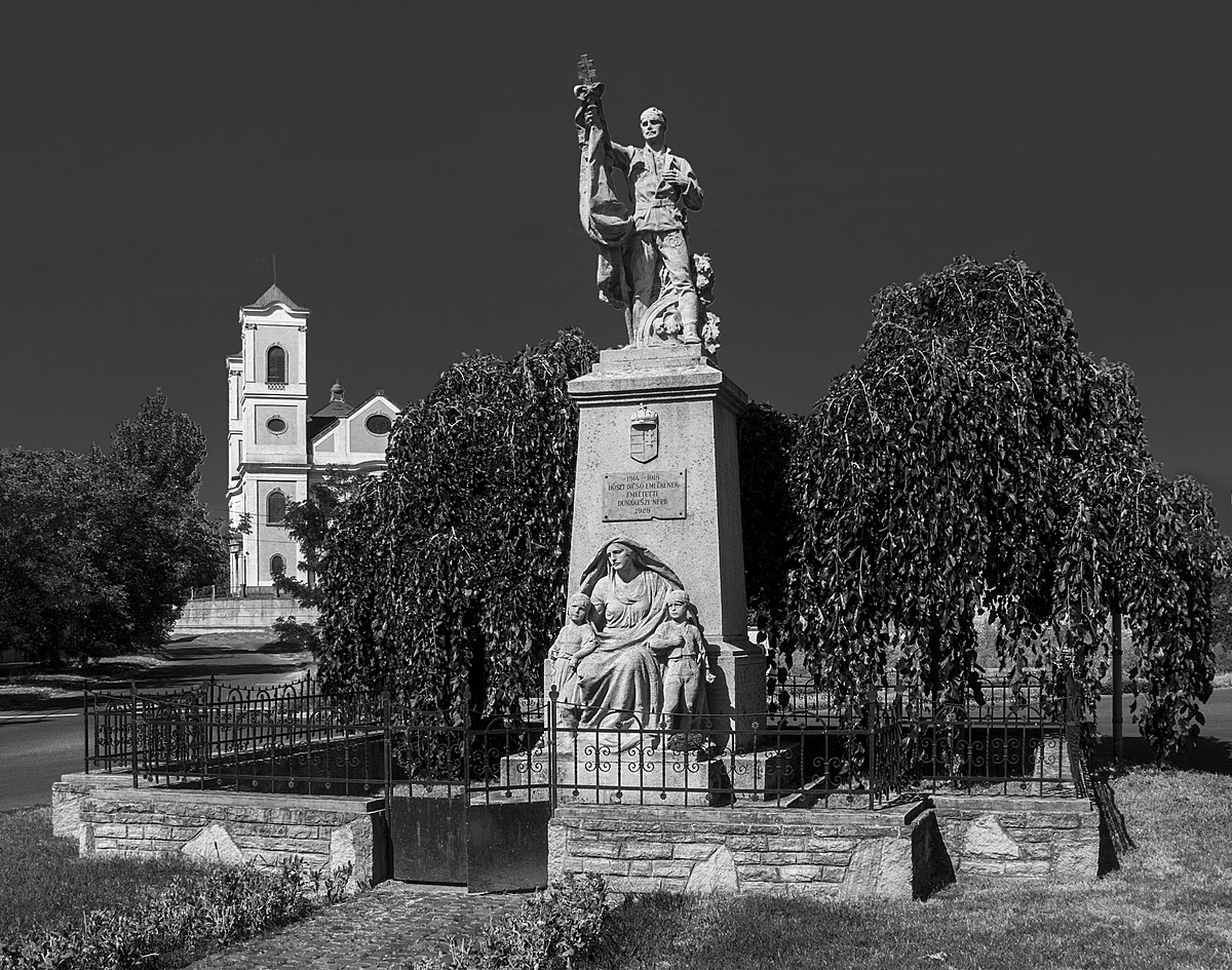 Hősi emlékmű