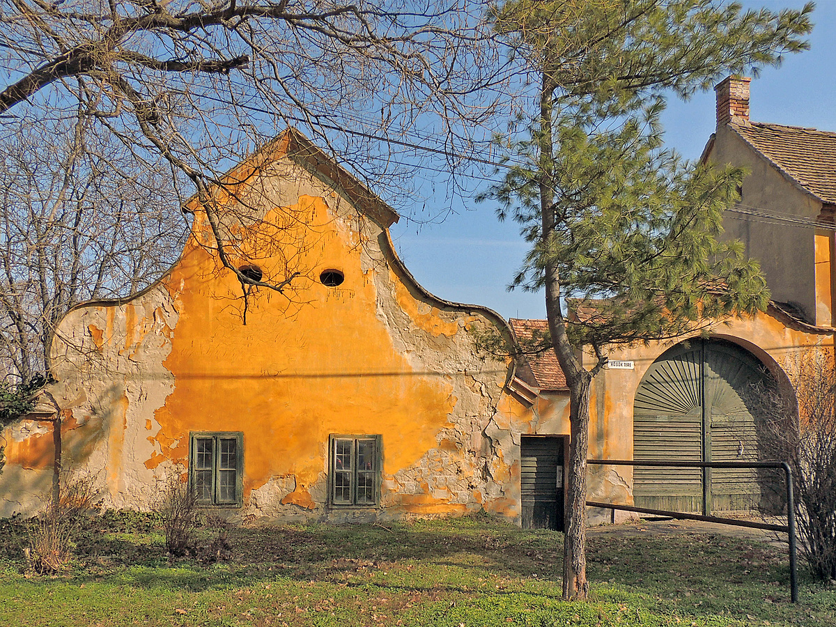 Pusztuló formák