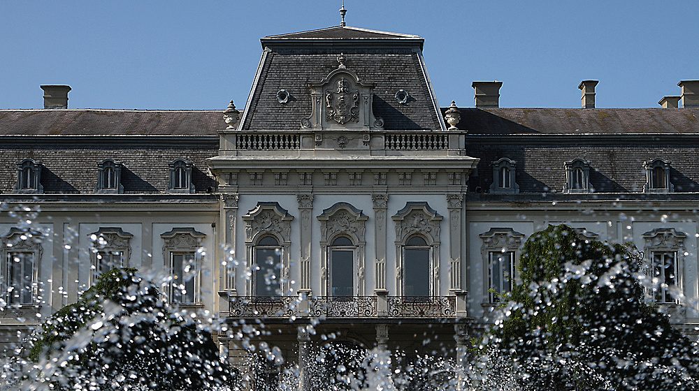 A k&ouml;vetkez&odblac; k&eacute;p nem jelen&iacute;thet&odblac; meg, mert hib&aacute;kat tartalmaz: &bdquo;http://www.muemlekem.hu/images/magazin/20090228keszthely/keszthelyszkut.jpg&rdquo;.