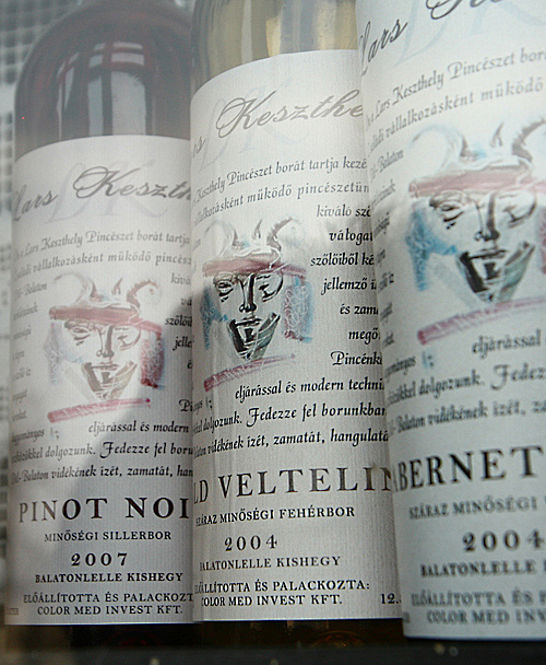 http://www.muemlekem.hu/images/magazin/20090518holloko/hollokobor.jpg