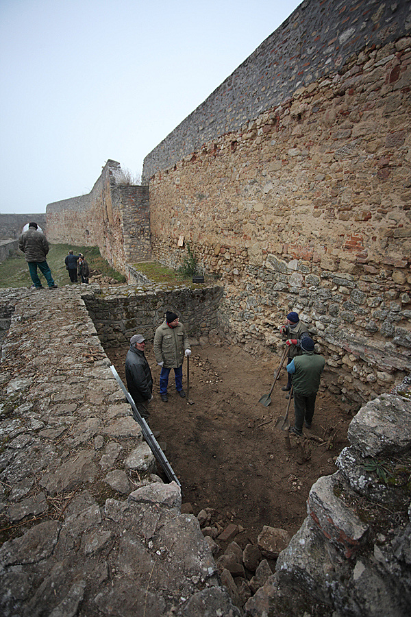 http://www.muemlekem.hu/images/magazin/20111203pecsvarad/04.jpg