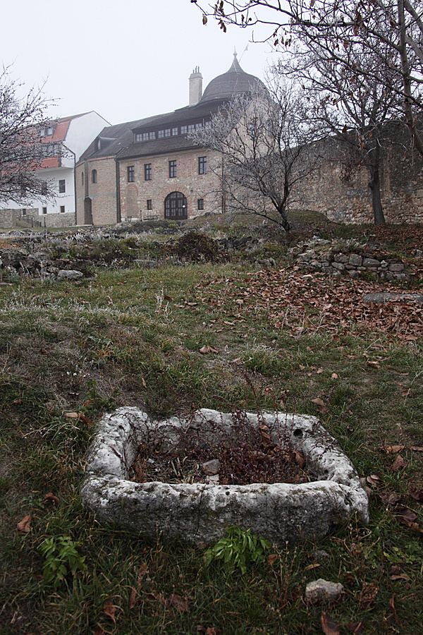 http://muemlekem.hu/images/magazin/20131211pecsvarad/2.jpg