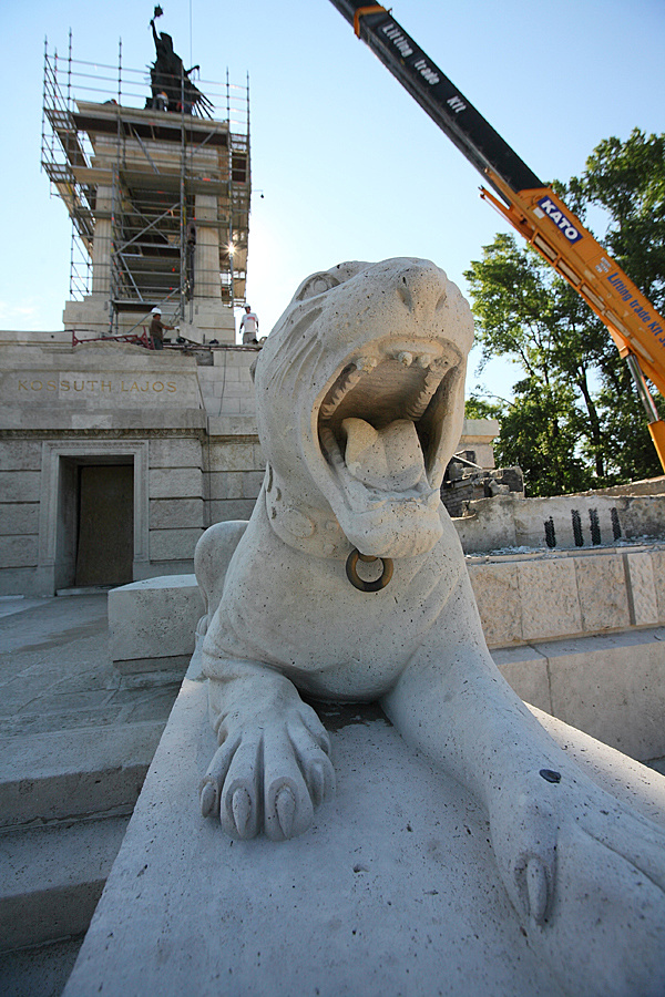 http://muemlekem.hu/images/magazin/20150715kossuthmauzoleum/02.jpg