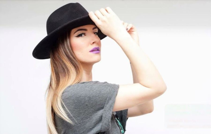 Listen: Κατερίνα Μορένα – Δάκρυ γυαλί Katerina_Morena