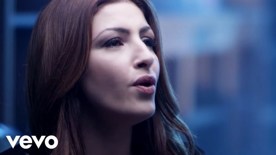 Έλενα Παπαρίζου “Μισή καρδιά” | Video Premiere Papazizoy-Misi_kardia