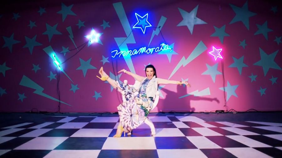 Laura Pausini “Innamorata” | Video Premiere Laura Pausini-Innamorata