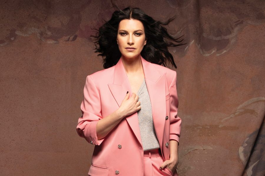 Laura Pausini “Es la música” | Video Premiere Laura Pausini-Es la música