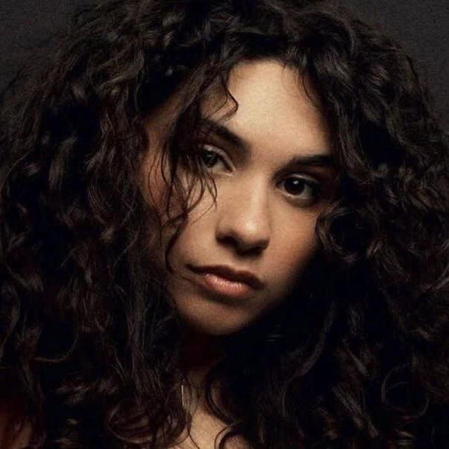 Alessia Cara “Fire” | Single Alessia Cara-Fire