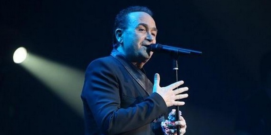Η αποθέωση του Γιάννη Πάριου στον Σταμάτη Γονίδη και το φιλί στο στόμα (βίντεο) Η αποθέωση του Γιάννη Πάριου στον Σταμάτη Γονίδη και το φιλί στο στόμα (βίντεο)
