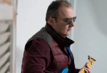 Κώστας Τσιμπίδας – «Και σε πήρα απ’ το χέρι»: Ένα λαϊκό τραγούδι γεμάτο έρωτα, απώλεια και ελπίδα Kostas-Tsimpidas-kai se pira apo to cheri