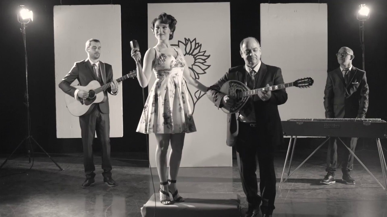 Les Au Revoir feat. Μανώλης Καραντίνης “Εσύ” | Video Premiere Les Au Revoir feat. Μανώλης Καραντίνης “Εσύ” | Video Premiere